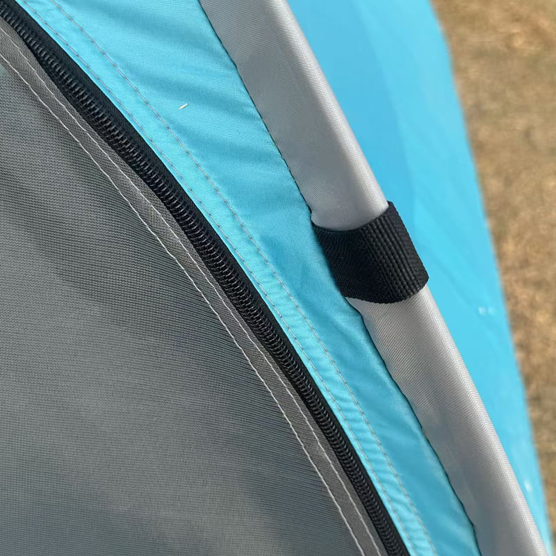 Šator za kampiranje s kamionetom na otvorenom