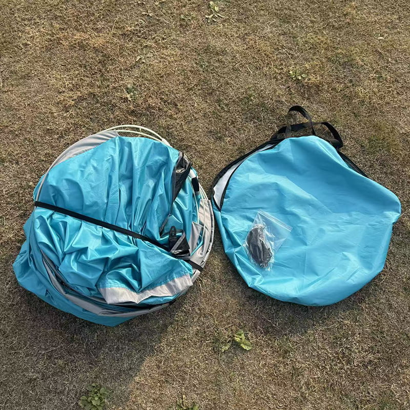 Šator za kampiranje s kamionetom na otvorenom