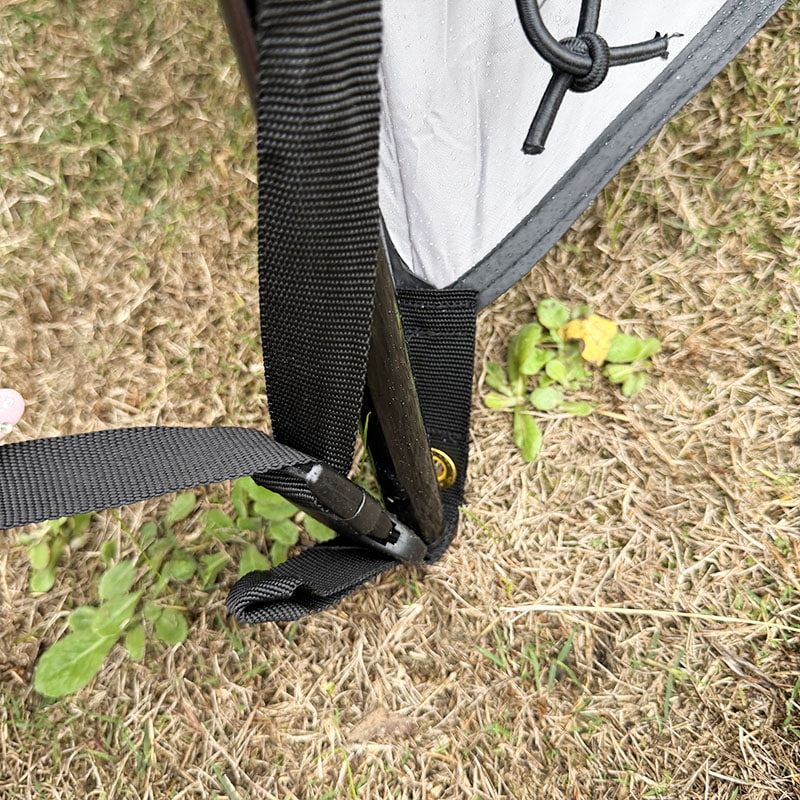 Dvoslojni šator za kampiranje na otvorenom koji se spaja na stražnji dio vozila