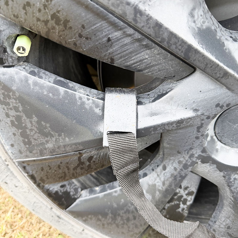 Dvoslojni šator za kampiranje na otvorenom koji se spaja na stražnji dio vozila