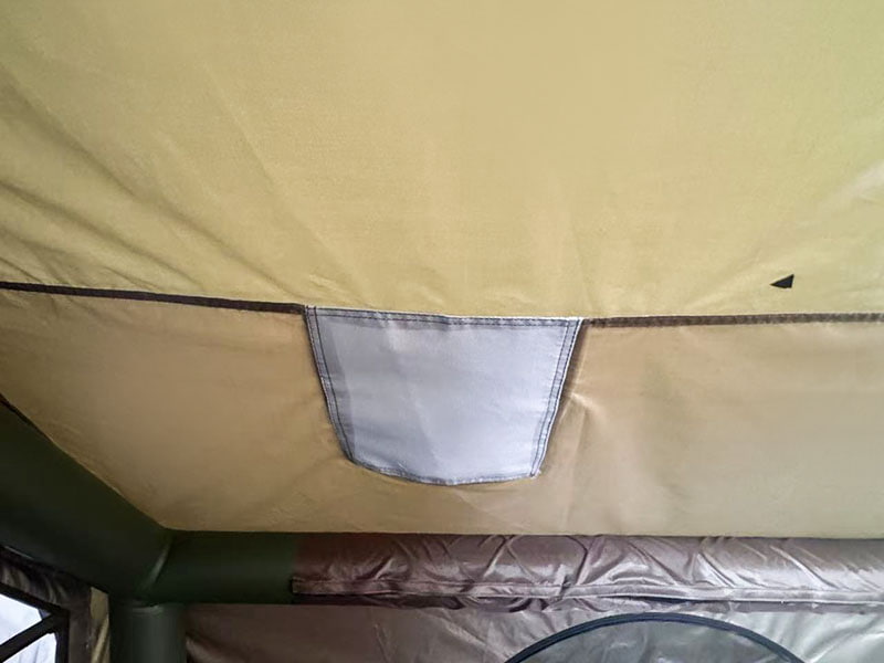 Mali vojnički zeleni šator za kampiranje na napuhavanje