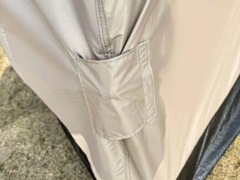 Automobilski šator za kampiranje postavljen straga Automobilski šator za kampiranje postavljen straga