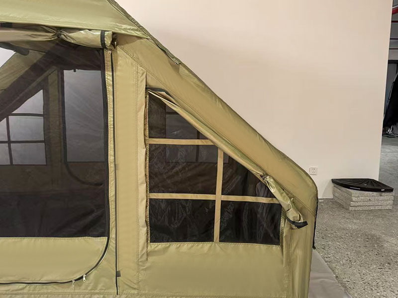 Mali vojnički zeleni šator za kampiranje na napuhavanje