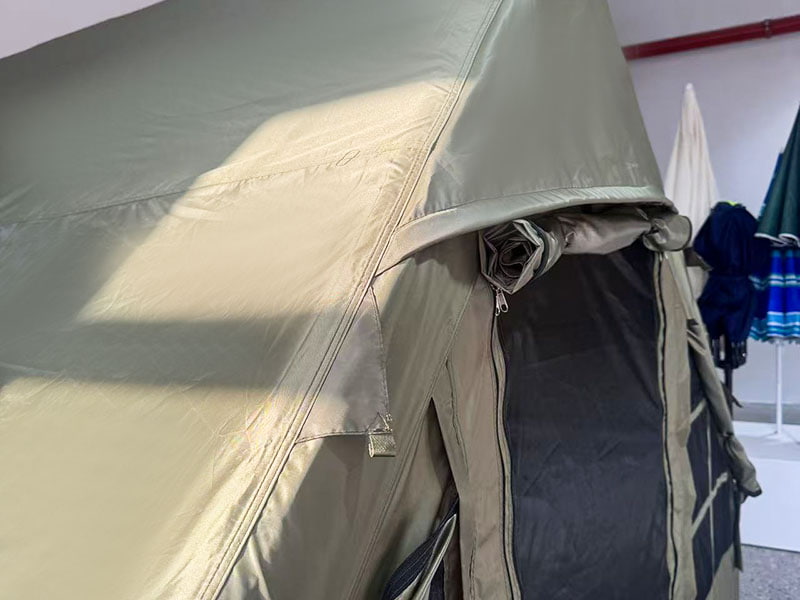 Mali vojnički zeleni šator za kampiranje na napuhavanje