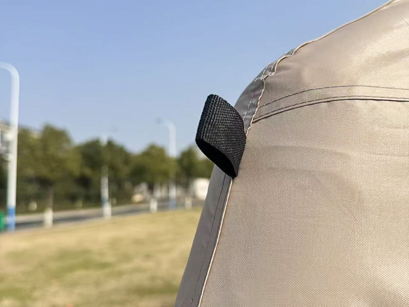 Automobilski šator za kampiranje postavljen straga Automobilski šator za kampiranje postavljen straga