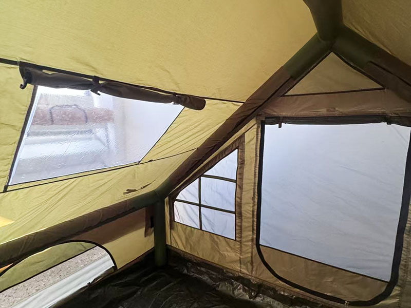 Mali vojnički zeleni šator za kampiranje na napuhavanje